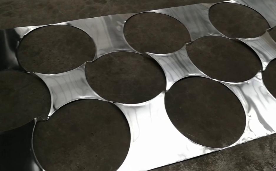 Aluminum circle cutting